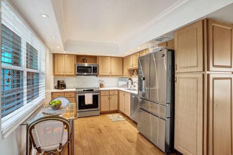 Condo in Pompano Beach, Florida, 3 bedrooms № 2278518 - photo 5