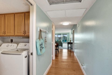 Condo in Pompano Beach, Florida, 3 bedrooms № 2278518 - photo 3