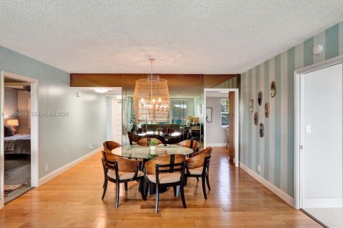 Condo in Pompano Beach, Florida, 3 bedrooms № 2278518 - photo 15