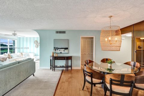 Condo in Pompano Beach, Florida, 3 bedrooms № 2278518 - photo 14