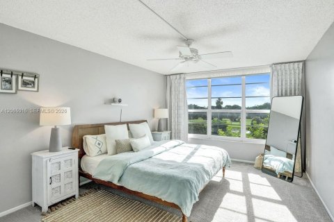 Condo in Pompano Beach, Florida, 3 bedrooms № 2278518 - photo 30