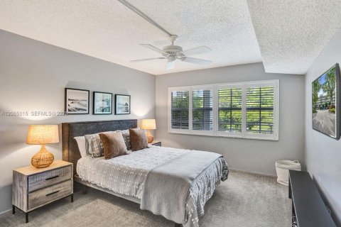 Condo in Pompano Beach, Florida, 3 bedrooms № 2278518 - photo 25