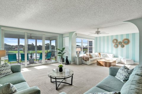 Condo in Pompano Beach, Florida, 3 bedrooms № 2278518 - photo 17