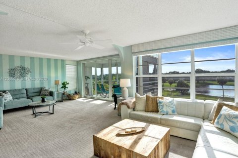 Condo in Pompano Beach, Florida, 3 bedrooms № 2278518 - photo 20