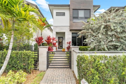 Villa ou maison à vendre à Doral, Floride: 4 chambres, 203.55 m2 № 2048929 - photo 1