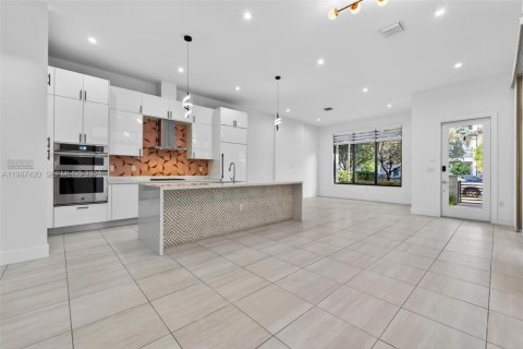 Villa ou maison à vendre à Doral, Floride: 4 chambres, 203.55 m2 № 2048929 - photo 13