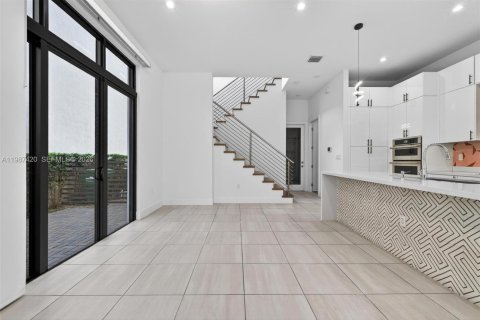 Villa ou maison à vendre à Doral, Floride: 4 chambres, 203.55 m2 № 2048929 - photo 23