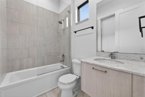 Villa ou maison à vendre à Doral, Floride: 4 chambres, 203.55 m2 № 2048929 - photo 16