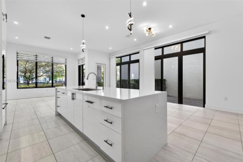Villa ou maison à vendre à Doral, Floride: 4 chambres, 203.55 m2 № 2048929 - photo 19