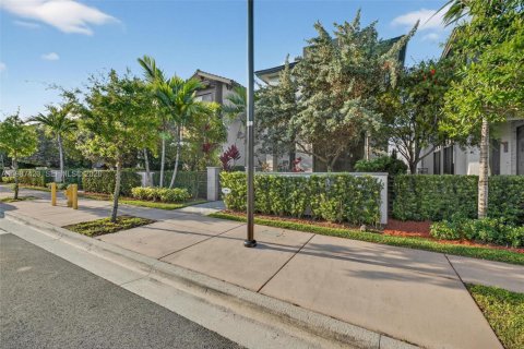 Villa ou maison à vendre à Doral, Floride: 4 chambres, 203.55 m2 № 2048929 - photo 3