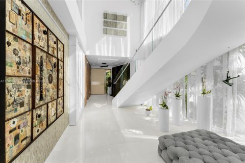 Купить виллу или дом в Майами-Бич, Флорида 5 спален, 448.44м2, № 2055252 - фото 17