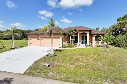 Villa ou maison à vendre à Port Charlotte, Floride: 3 chambres, 180.6 m2 № 2200268 - photo 2