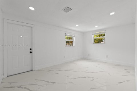 House in Pompano Beach, Florida 4 bedrooms, 99.41 sq.m. № 1871570 - photo 18