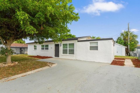 House in Pompano Beach, Florida 4 bedrooms, 99.41 sq.m. № 1871570 - photo 1
