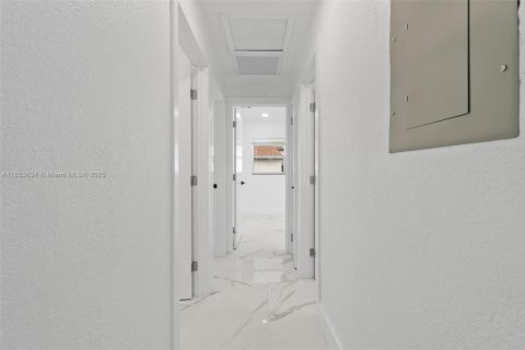 House in Pompano Beach, Florida 4 bedrooms, 99.41 sq.m. № 1871570 - photo 25