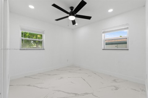 House in Pompano Beach, Florida 4 bedrooms, 99.41 sq.m. № 1871570 - photo 13