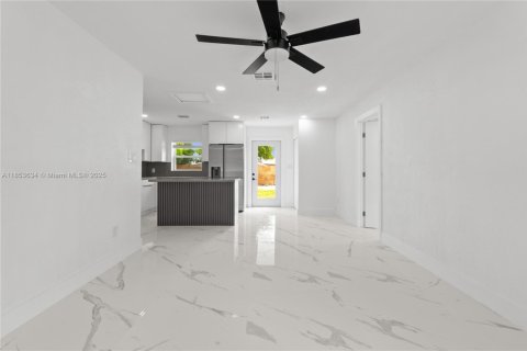 House in Pompano Beach, Florida 4 bedrooms, 99.41 sq.m. № 1871570 - photo 6