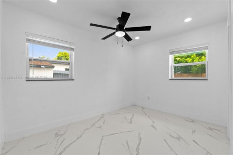 House in Pompano Beach, Florida 4 bedrooms, 99.41 sq.m. № 1871570 - photo 16