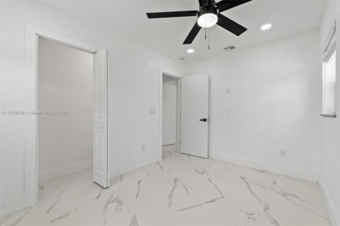 House in Pompano Beach, Florida 4 bedrooms, 99.41 sq.m. № 1871570 - photo 17