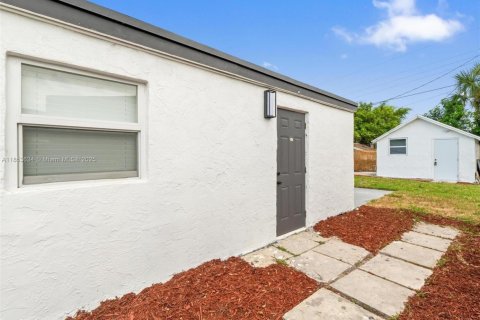 House in Pompano Beach, Florida 4 bedrooms, 99.41 sq.m. № 1871570 - photo 3