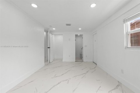 House in Pompano Beach, Florida 4 bedrooms, 99.41 sq.m. № 1871570 - photo 19