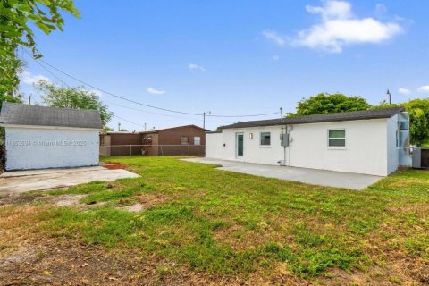 House in Pompano Beach, Florida 4 bedrooms, 99.41 sq.m. № 1871570 - photo 5