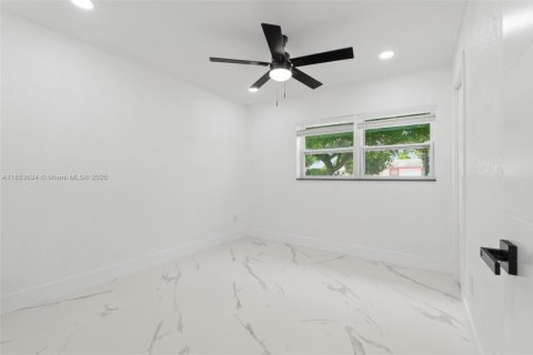House in Pompano Beach, Florida 4 bedrooms, 99.41 sq.m. № 1871570 - photo 11