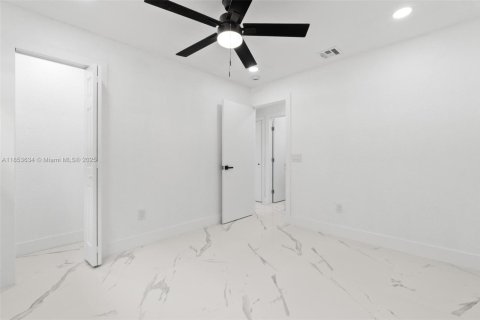 House in Pompano Beach, Florida 4 bedrooms, 99.41 sq.m. № 1871570 - photo 12