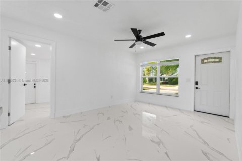House in Pompano Beach, Florida 4 bedrooms, 99.41 sq.m. № 1871570 - photo 9