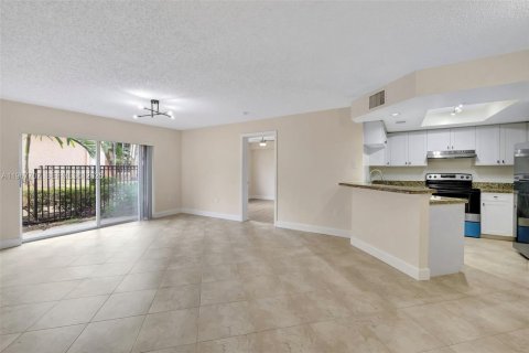 Condo in Fort Lauderdale, Florida, 2 bedrooms  № 2030459 - photo 18