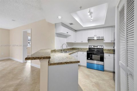 Condo in Fort Lauderdale, Florida, 2 bedrooms  № 2030459 - photo 5