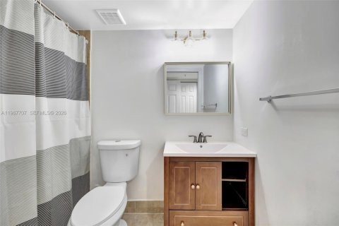 Condo in Fort Lauderdale, Florida, 2 bedrooms  № 2030459 - photo 15