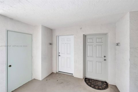 Condo in Fort Lauderdale, Florida, 2 bedrooms  № 2030459 - photo 20