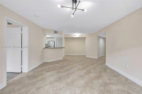 Condo in Fort Lauderdale, Florida, 2 bedrooms  № 2030459 - photo 2