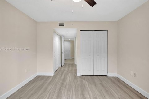 Condo in Fort Lauderdale, Florida, 2 bedrooms  № 2030459 - photo 14
