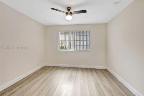 Condo in Fort Lauderdale, Florida, 2 bedrooms  № 2030459 - photo 13