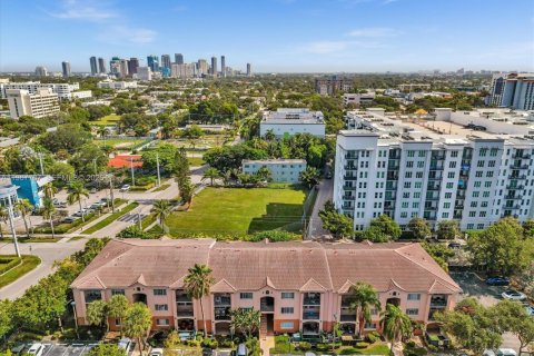 Condo in Fort Lauderdale, Florida, 2 bedrooms  № 2030459 - photo 22