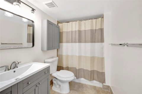 Condo in Fort Lauderdale, Florida, 2 bedrooms  № 2030459 - photo 12