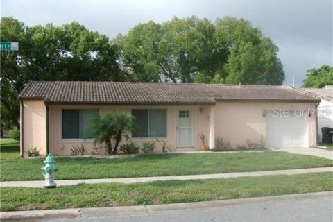 House in Orlando, Florida 2 bedrooms, 99.41 sq.m. № 1871235 - photo 1