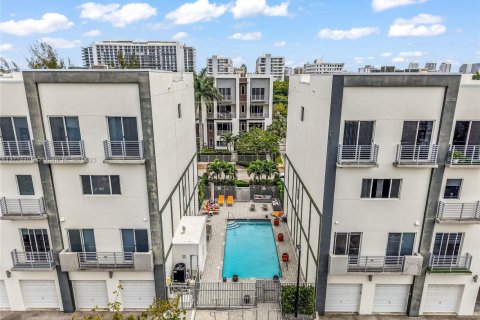 Townhouse in Fort Lauderdale, Florida 2 bedrooms, 180.04 sq.m. № 1712444 - photo 7
