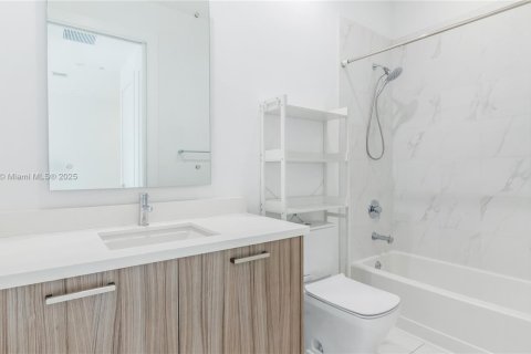 Townhouse in Fort Lauderdale, Florida 2 bedrooms, 180.04 sq.m. № 1712444 - photo 8