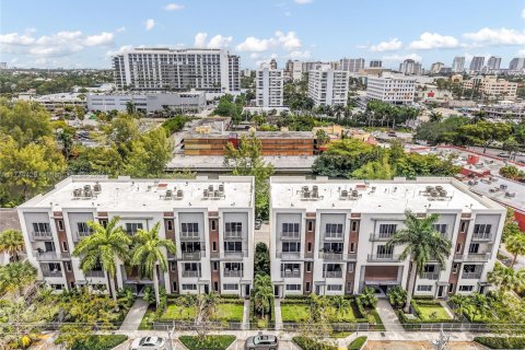 Townhouse in Fort Lauderdale, Florida 2 bedrooms, 180.04 sq.m. № 1712444 - photo 6