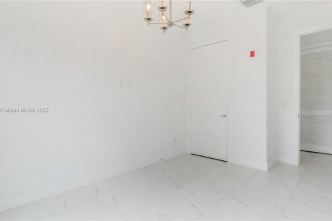 Townhouse in Fort Lauderdale, Florida 2 bedrooms, 180.04 sq.m. № 1712444 - photo 16