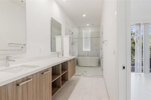 Townhouse in Fort Lauderdale, Florida 2 bedrooms, 180.04 sq.m. № 1712444 - photo 19