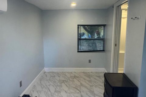 Commercial property in Riviera Beach, Florida 1 bedroom, 18.58 sq.m. № 2084151 - photo 2