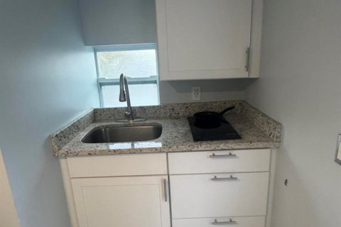 Commercial property in Riviera Beach, Florida 1 bedroom, 18.58 sq.m. № 2084151 - photo 3