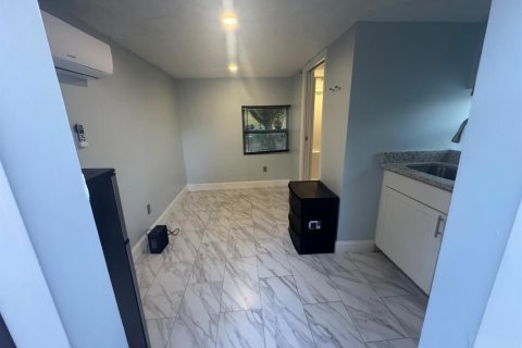 Commercial property in Riviera Beach, Florida 1 bedroom, 18.58 sq.m. № 2084151