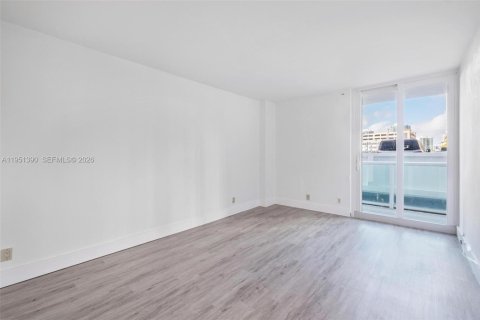 Condo in Sunny Isles Beach, Florida, 2 bedrooms № 2030944 - photo 14