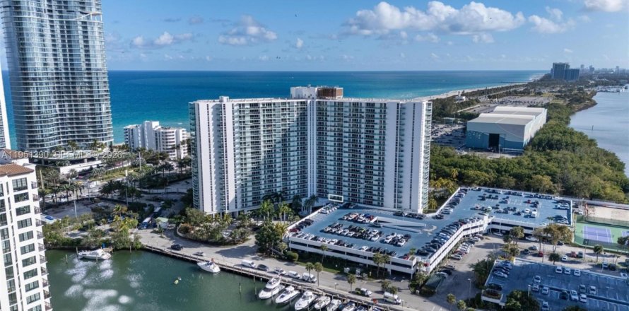 Condo in Sunny Isles Beach, Florida, 2 bedrooms № 2030944