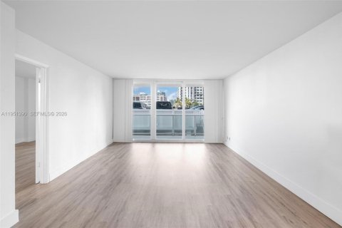 Condo in Sunny Isles Beach, Florida, 2 bedrooms № 2030944 - photo 3